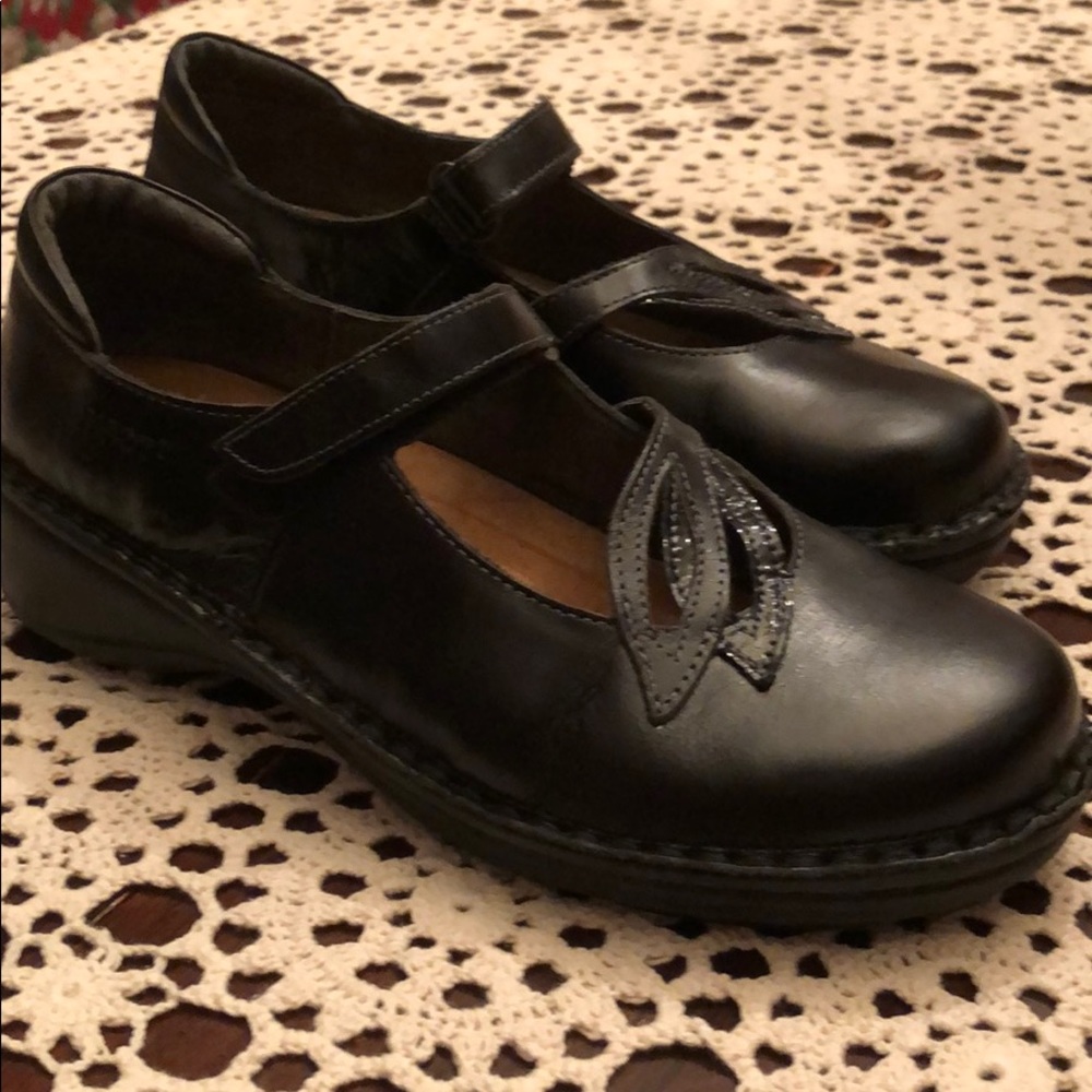 Naot Primrose Mary Janes size 39